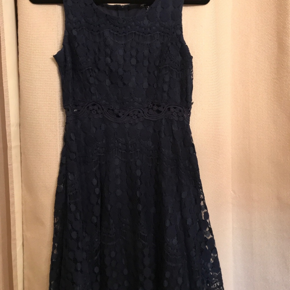 Dress - Picture 7 of 7